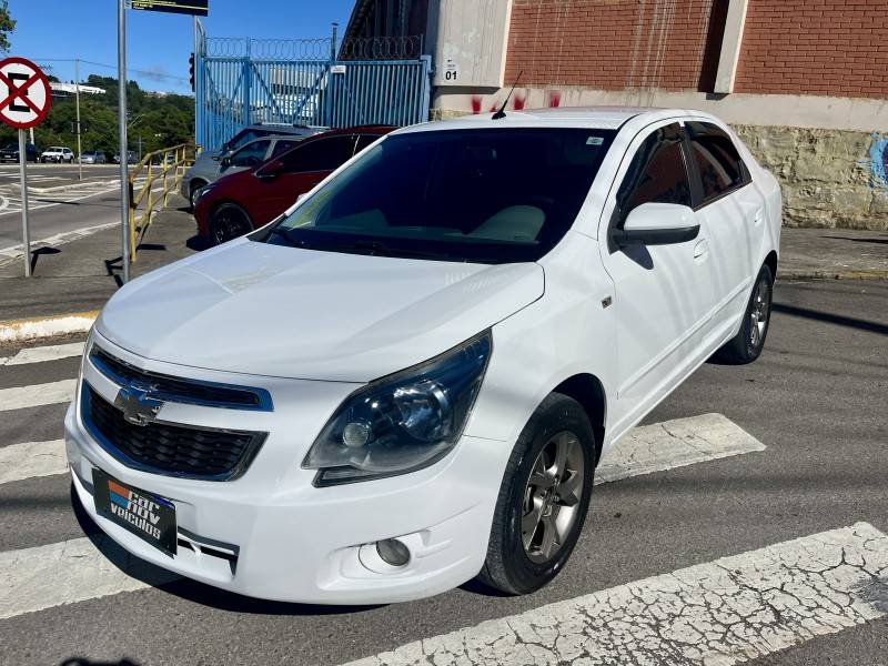 CHEVROLET - COBALT - 2013/2014 - Branca - R$ 38.900,00