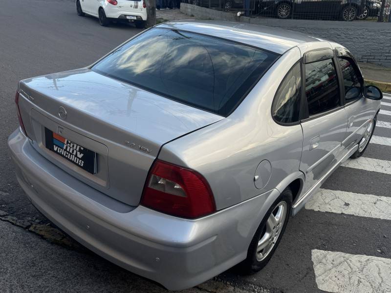 CHEVROLET - VECTRA - 2001/2001 - Prata - R$ 25.900,00