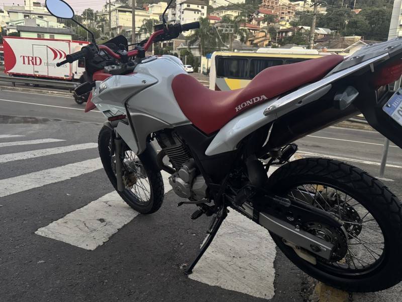 HONDA - XRE 300 - 2015/2015 - Branca - R$ 19.900,00