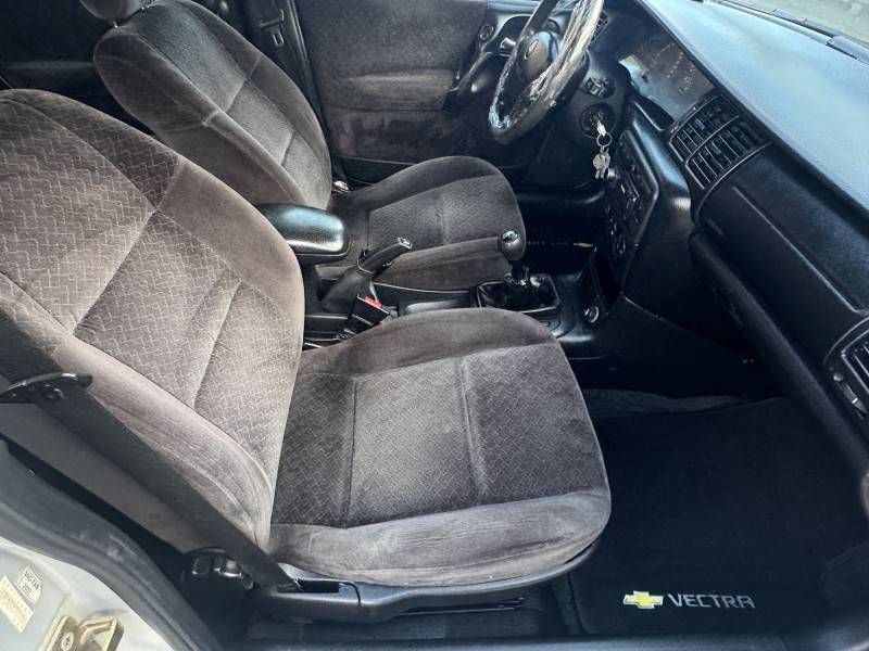 CHEVROLET - VECTRA - 2001/2001 - Prata - R$ 25.900,00