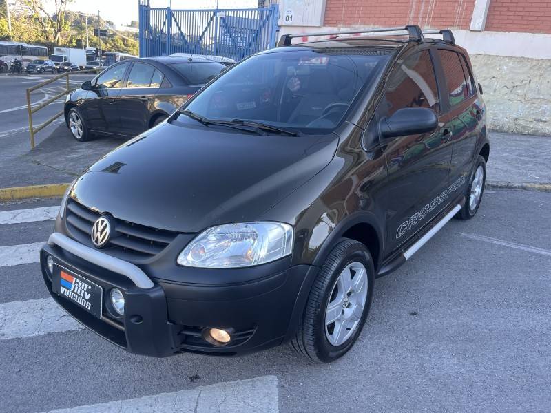 VOLKSWAGEN - CROSSFOX - 2005/2006 - Verde - R$ 29.900,00