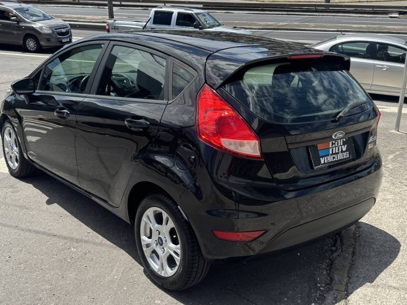 FORD - FIESTA - 2014/2014 - Preta - R$ 43.900,00