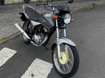 HONDA - CG 150 - 2008/2008 - Prata - R$ 8.400,00