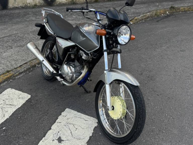 HONDA - CG 150 - 2008/2008 - Prata - R$ 8.400,00