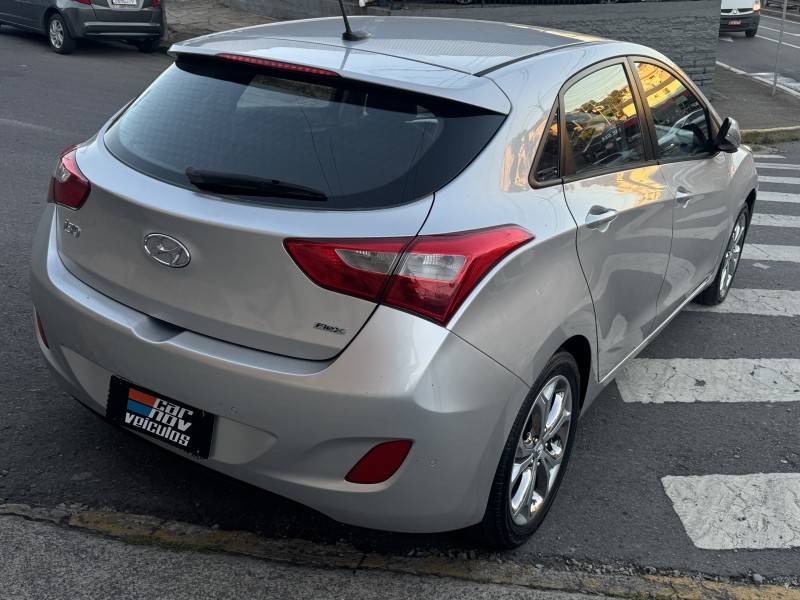 HYUNDAI - I30 - 2013/2013 - Prata - R$ 63.900,00