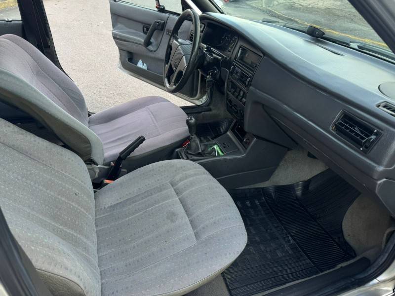 VOLKSWAGEN - SANTANA - 1994/1995 - Prata - R$ 18.900,00