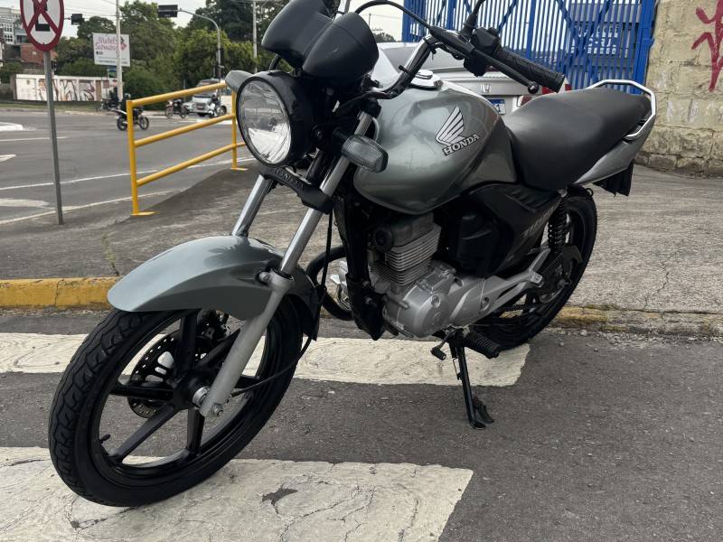 HONDA - CG 150 - 2011/2011 - Prata - R$ 11.900,00