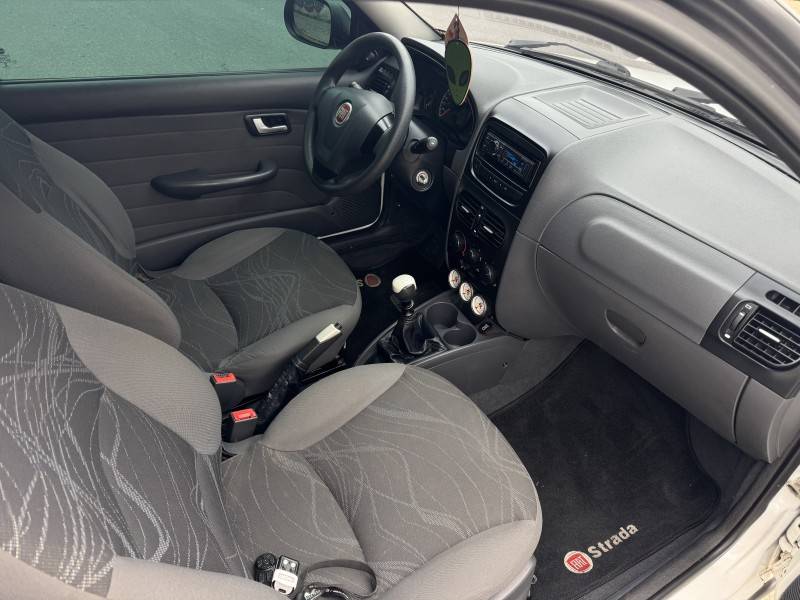 FIAT - STRADA - 2013/2013 - Branca - R$ 39.900,00