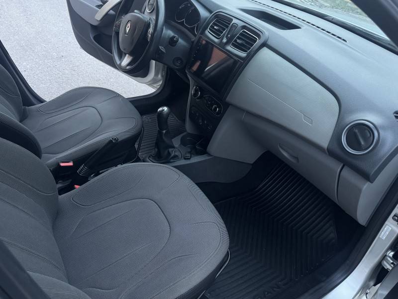 RENAULT - LOGAN - 2015/2015 - Prata - R$ 39.900,00