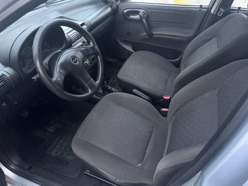 CHEVROLET - CORSA - 2005/2005 - Prata - R$ 21.500,00