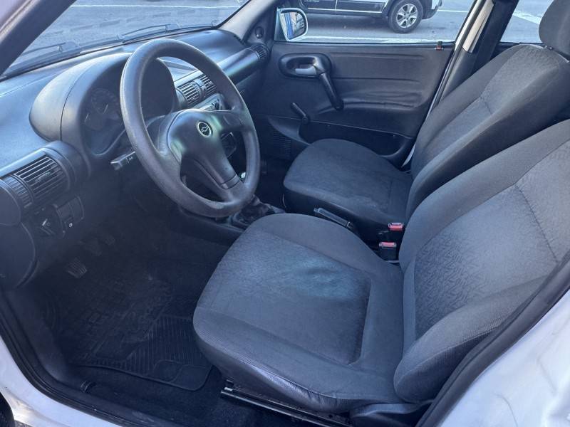 CHEVROLET - CORSA - 2005/2005 - Branca - R$ 22.900,00