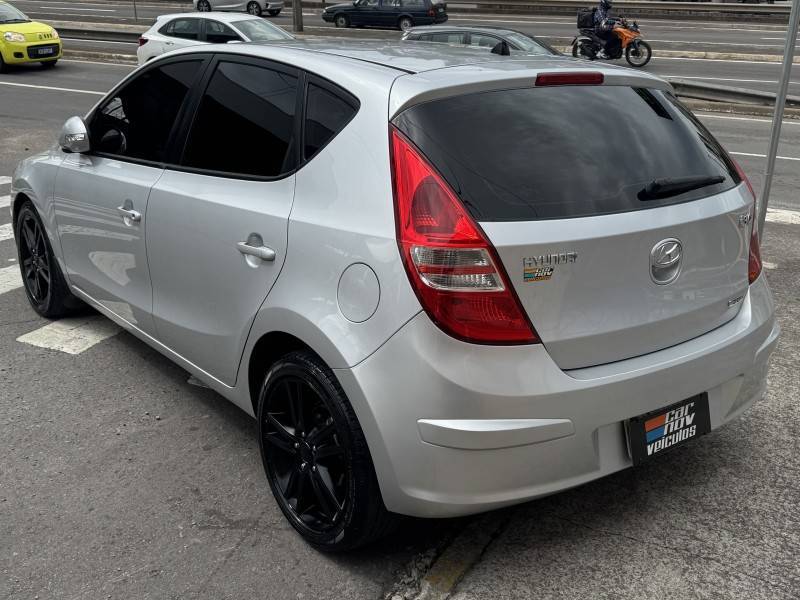HYUNDAI - I30 - 2011/2011 - Prata - R$ 43.900,00