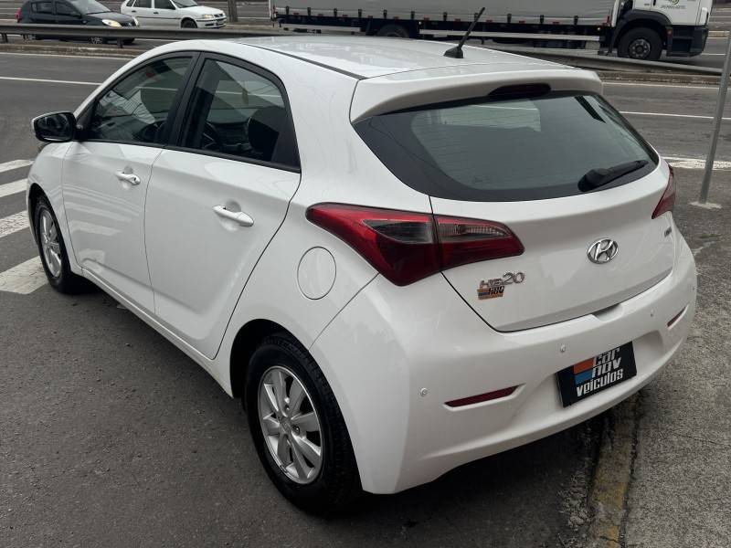 HYUNDAI - HB20 - 2015/2015 - Branca - R$ 44.900,00