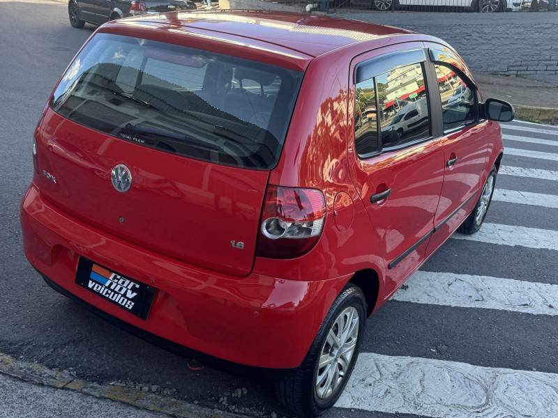 VOLKSWAGEN - FOX - 2004/2004 - Vermelha - R$ 24.990,00