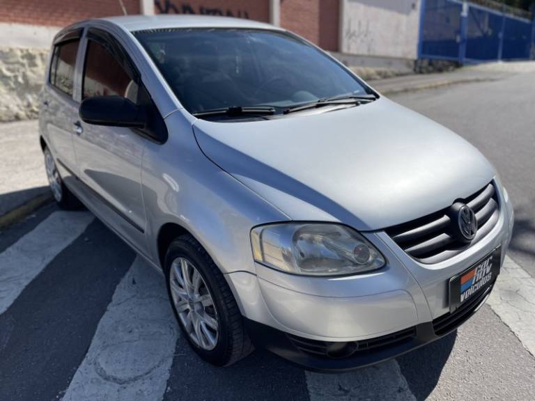 VOLKSWAGEN - FOX - 2007/2008 - Prata - R$ 23.900,00