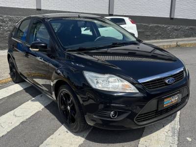 FORD - FOCUS - 2010/2011 - Preta - R$ 41.900,00