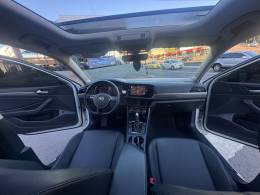 VOLKSWAGEN - JETTA - 2019/2019 - Branca - R$ 108.900,00