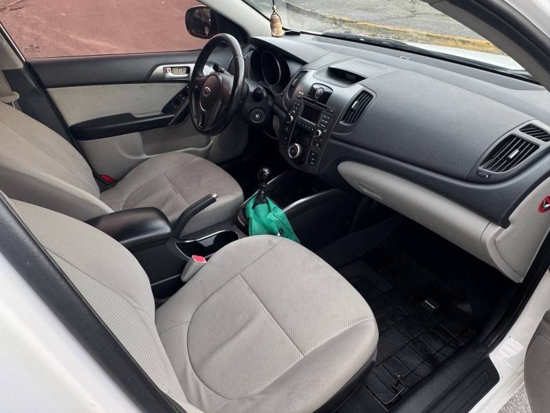 KIA MOTORS - CERATO - 2011/2011 - Branca - R$ 46.900,00