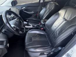 FORD - FOCUS - 2015/2015 - Branca - R$ 61.900,00