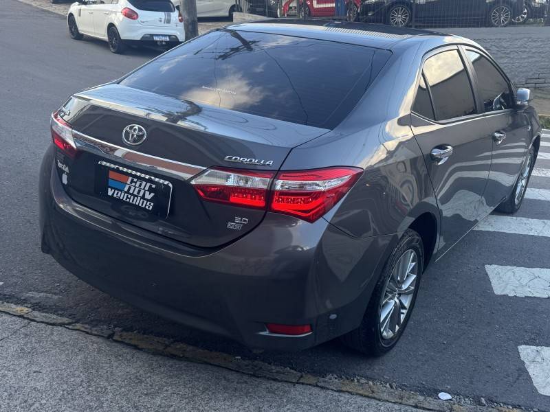 TOYOTA - COROLLA - 2016/2016 - Cinza - R$ 88.800,00