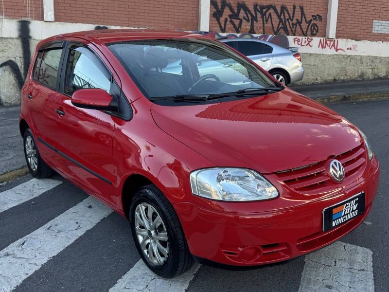VOLKSWAGEN - FOX - 2004/2004 - Vermelha - R$ 24.990,00