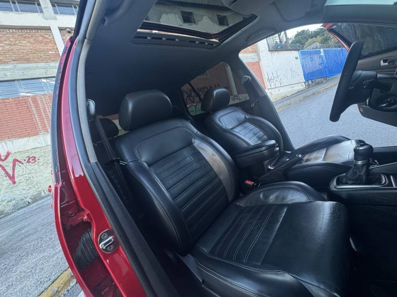 VOLKSWAGEN - GOLF - 2013/2013 - Vermelha - R$ 59.900,00