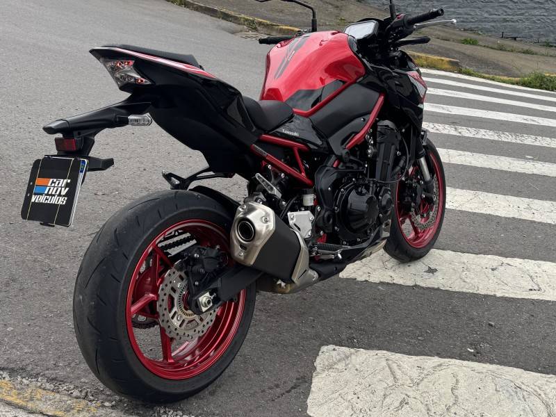 KAWASAKI - Z900 - 2024/2025 - Vermelha - R$ 58.900,00