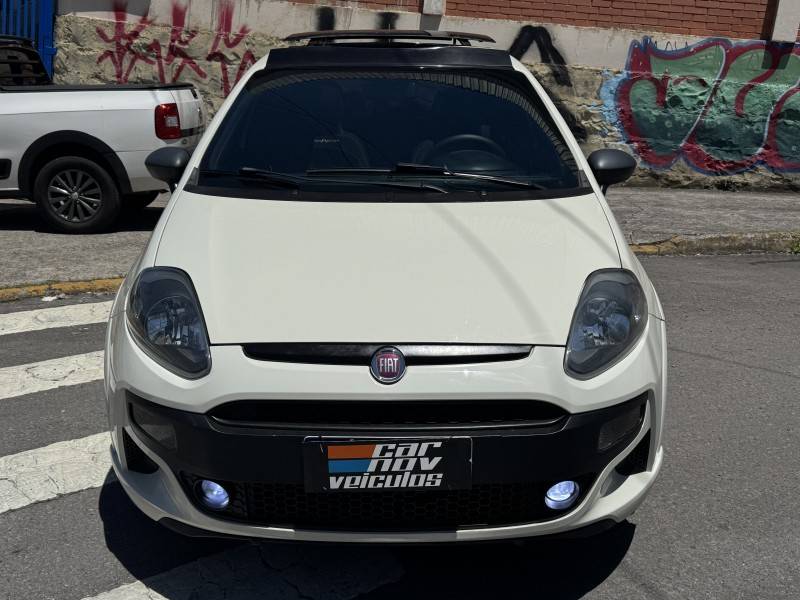 FIAT - PUNTO - 2014/2014 - Branca - R$ 53.900,00