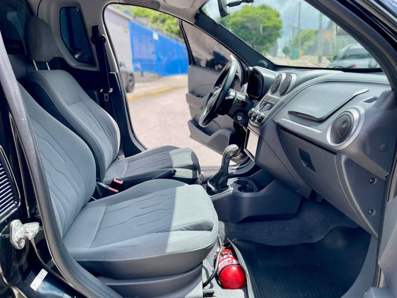 CHEVROLET - MONTANA - 2013/2013 - Preta - R$ 45.900,00