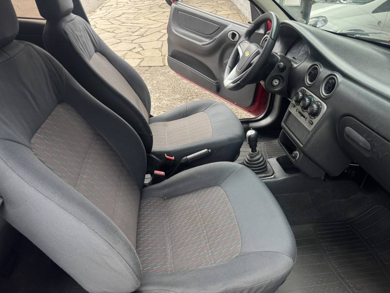 CHEVROLET - CELTA - 2004/2004 - Vermelha - R$ 18.900,00