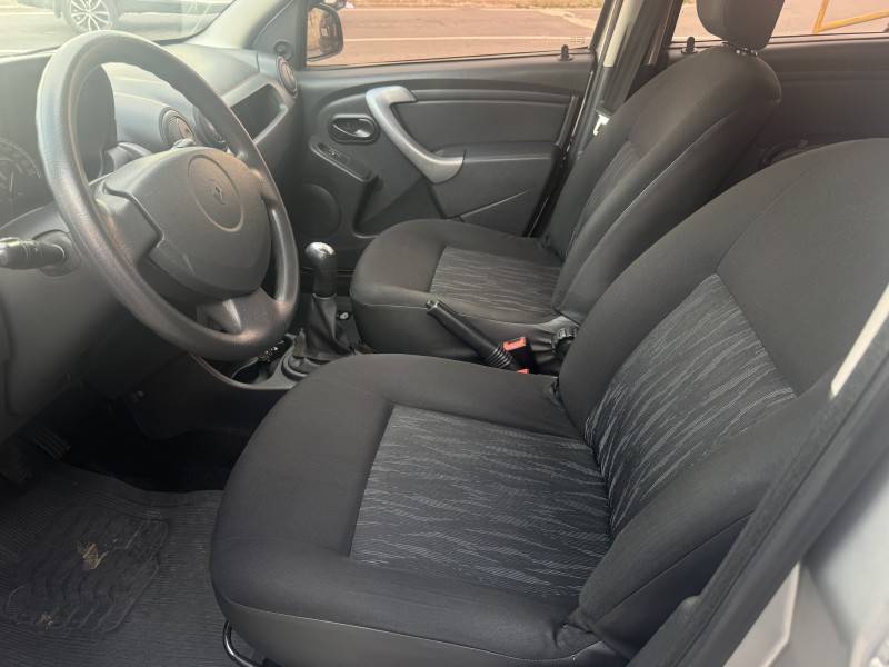 RENAULT - SANDERO - 2012/2012 - Prata - R$ 29.900,00