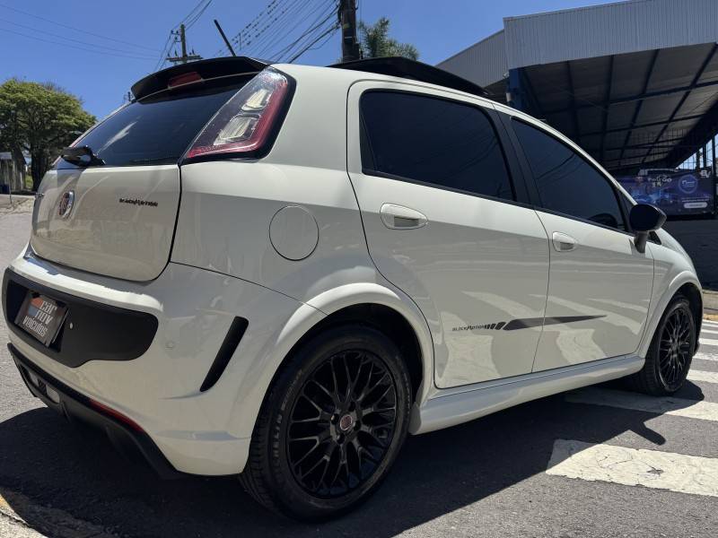 FIAT - PUNTO - 2014/2014 - Branca - R$ 53.900,00