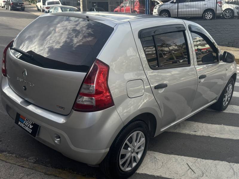 RENAULT - SANDERO - 2012/2012 - Prata - R$ 29.900,00