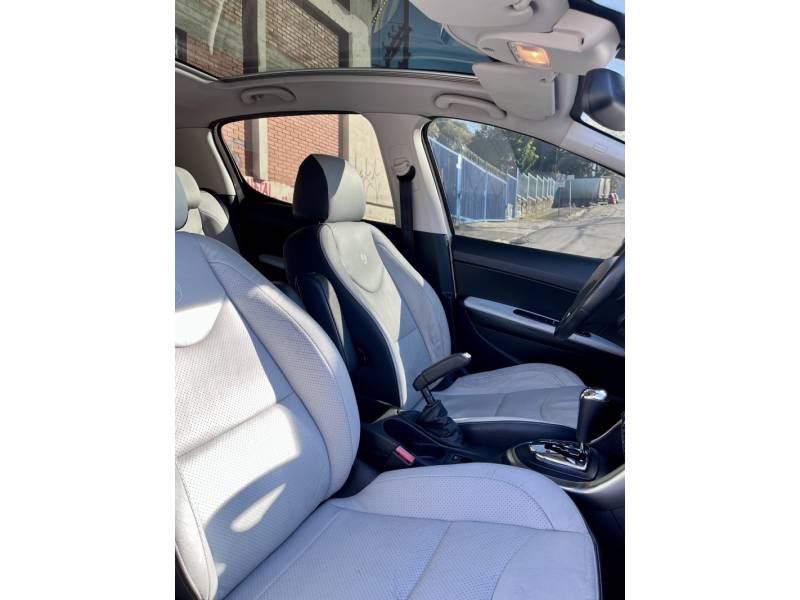 PEUGEOT - 308 - 2014/2015 - Branca - R$ 52.900,00