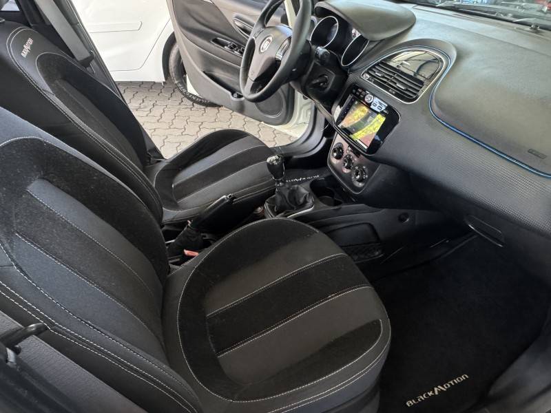 FIAT - PUNTO - 2014/2014 - Branca - R$ 53.900,00