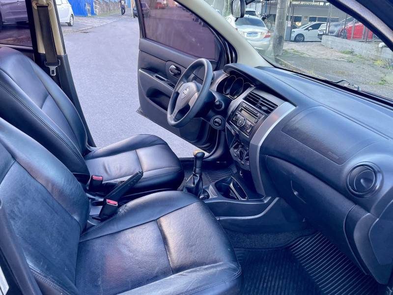 NISSAN - LIVINA - 2012/2013 - Cinza - R$ 26.900,00