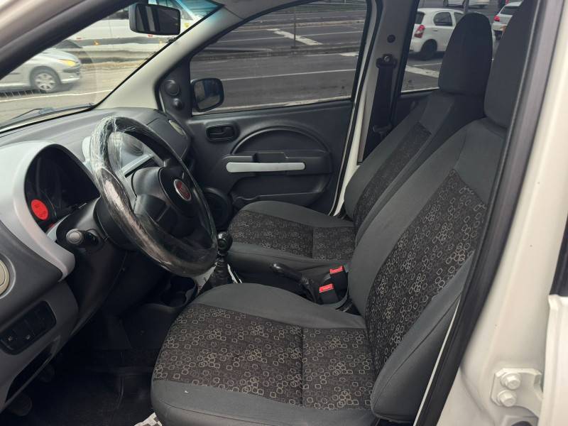 FIAT - UNO - 2012/2012 - Branca - R$ 28.900,00