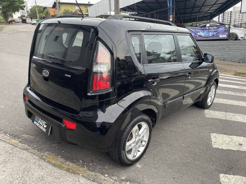 KIA MOTORS - SOUL - 2011/2012 - Preta - R$ 41.900,00