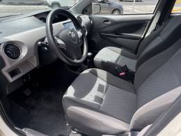 TOYOTA - ETIOS - 2013/2013 - Branca - R$ 45.900,00