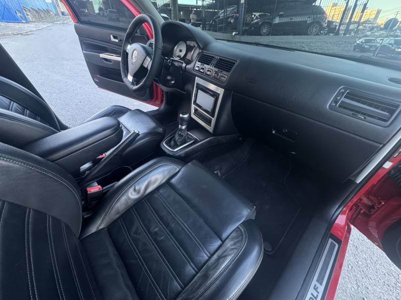 VOLKSWAGEN - GOLF - 2013/2013 - Vermelha - R$ 59.900,00