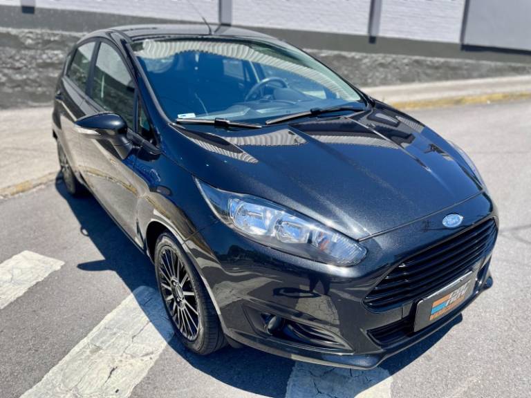 FORD - FIESTA - 2016/2017 - Cinza - R$ 51.900,00