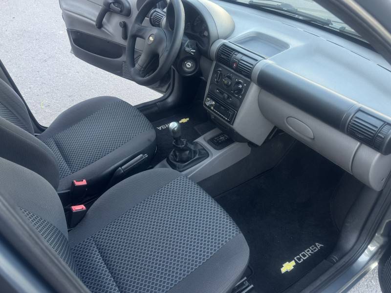 CHEVROLET - CORSA - 2013/2013 - Cinza - R$ 32.900,00