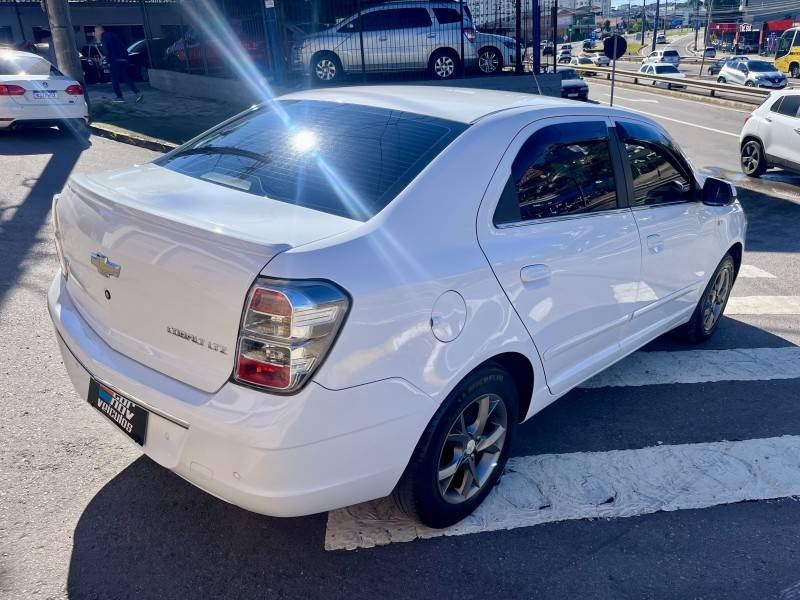 CHEVROLET - COBALT - 2013/2014 - Branca - R$ 38.900,00
