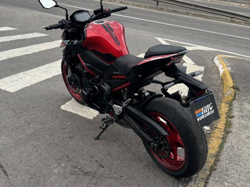 KAWASAKI - Z900 - 2024/2025 - Vermelha - R$ 58.900,00