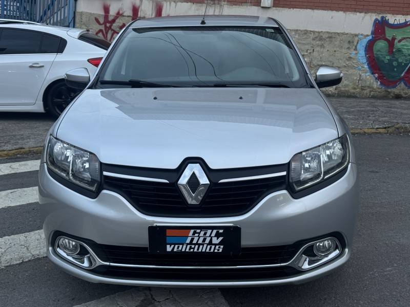 RENAULT - LOGAN - 2015/2015 - Prata - R$ 39.900,00