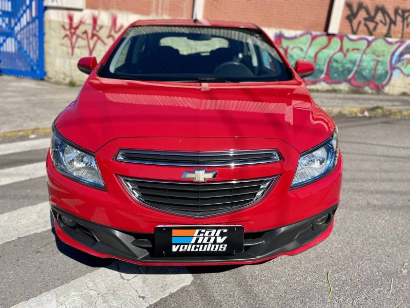 CHEVROLET - ONIX - 2015/2016 - Vermelha - R$ 55.900,00