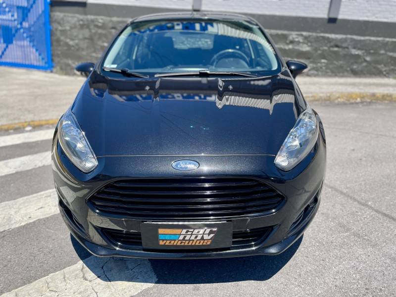 FORD - FIESTA - 2016/2017 - Cinza - R$ 51.900,00