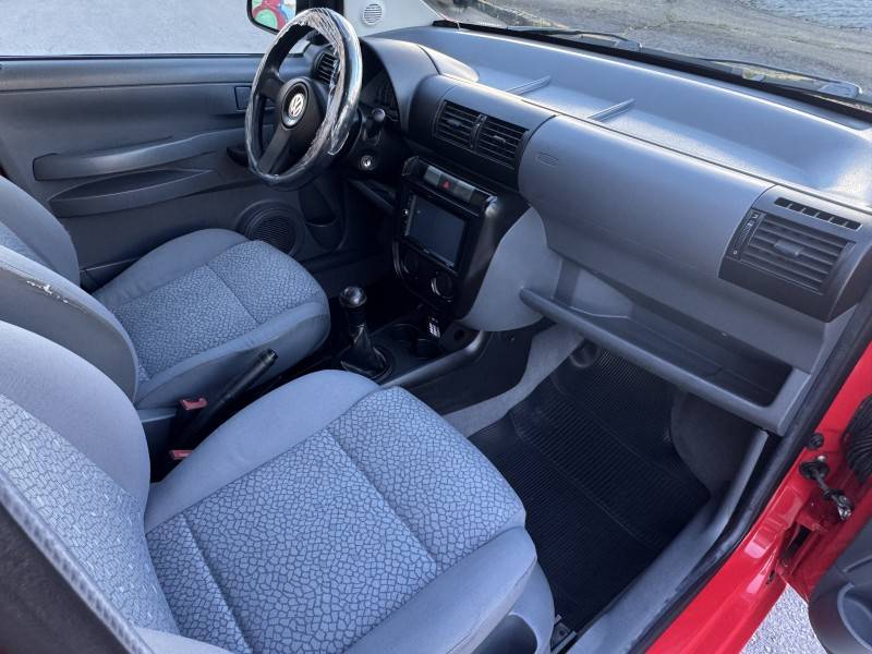 VOLKSWAGEN - FOX - 2004/2004 - Vermelha - R$ 24.990,00
