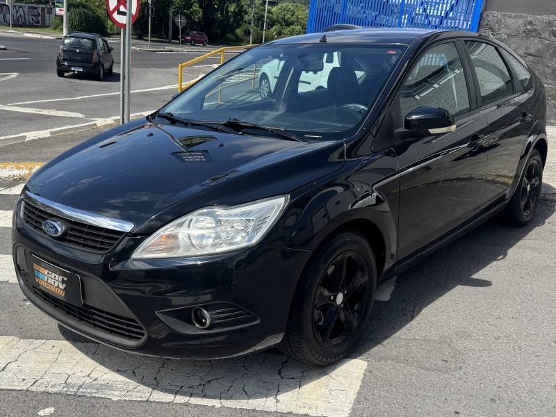 FORD - FOCUS - 2010/2011 - Preta - R$ 41.900,00