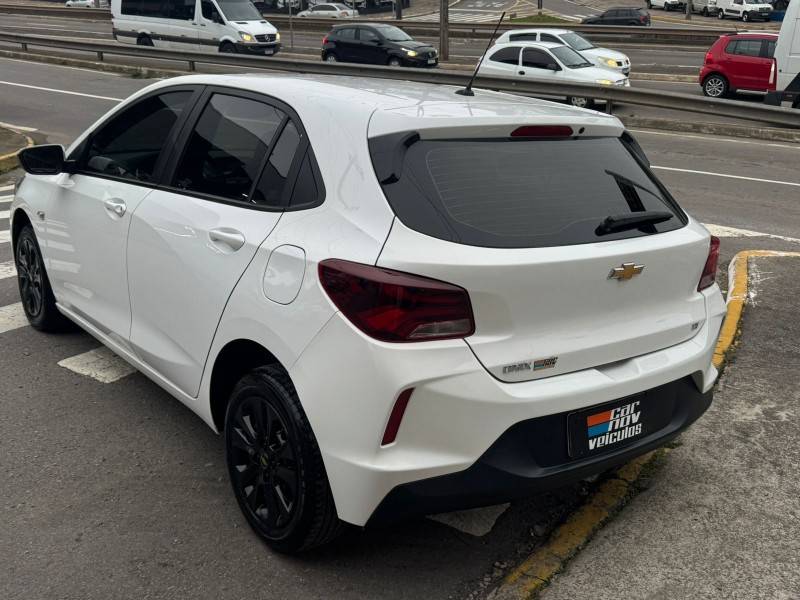 CHEVROLET - ONIX - 2020/2020 - Branca - R$ 61.800,00